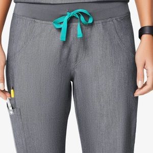 Figs Kade Cargo Scrub Pants, Graphite